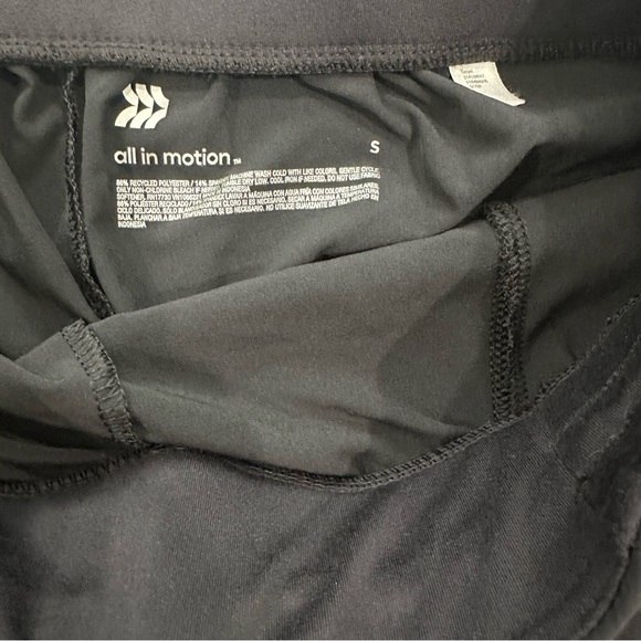 All in Motion Shorts black small pockets - Picture 2 of 3